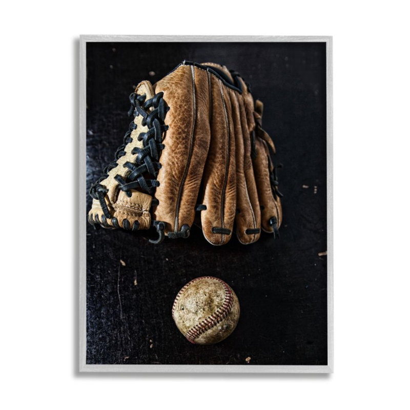 Baseball et gant sur fond noir - reproduction de photo, H 15 po x l 10 po, Plaque murale