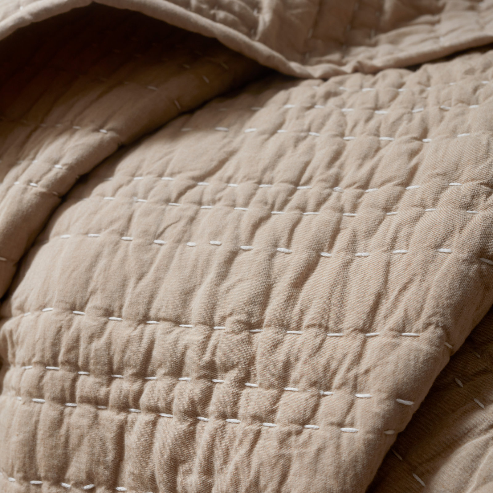 Channel Handstitched Organic Organic Percale Quilt, Hazel Chambray, King Quilt