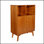Élégante armoire décorative avec plusieurs espaces de rangement et tiroirs, parfaite pour une vie organisée et sans encombrement.