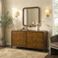 Ensemble de chambre à coucher en bois Ellum, lit plateforme très grand avec commode, miroir et deux tables de chevet au fini noyer-502409363