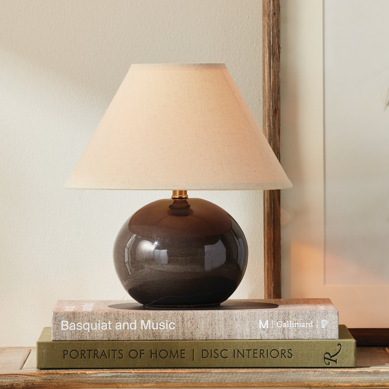 Mini lampe de table en céramique Oscar, H 11 po x l 10 po x P 10 po, Gris