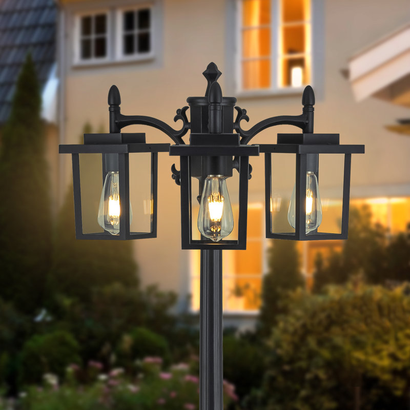 Lampadaire d'extérieur noir Dusk To Dawn avec prise Gfci