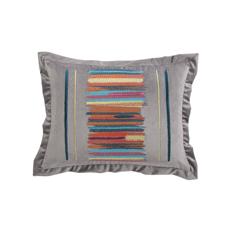 Coussin décoratif brodé à volants Abbie