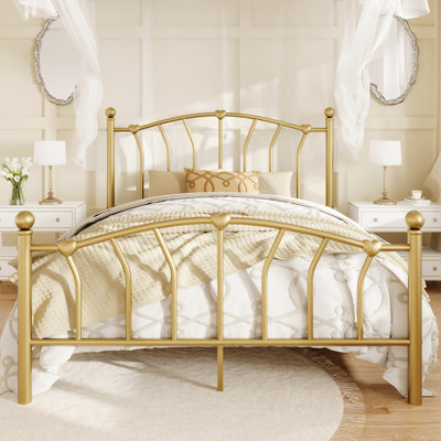 Structure de lit plateforme en métal avec tête et pied de lit, fleurons en forme de cœur et de boule, aucun sommier requis, rangement sous le lit de 12,6 po, assemblage facile