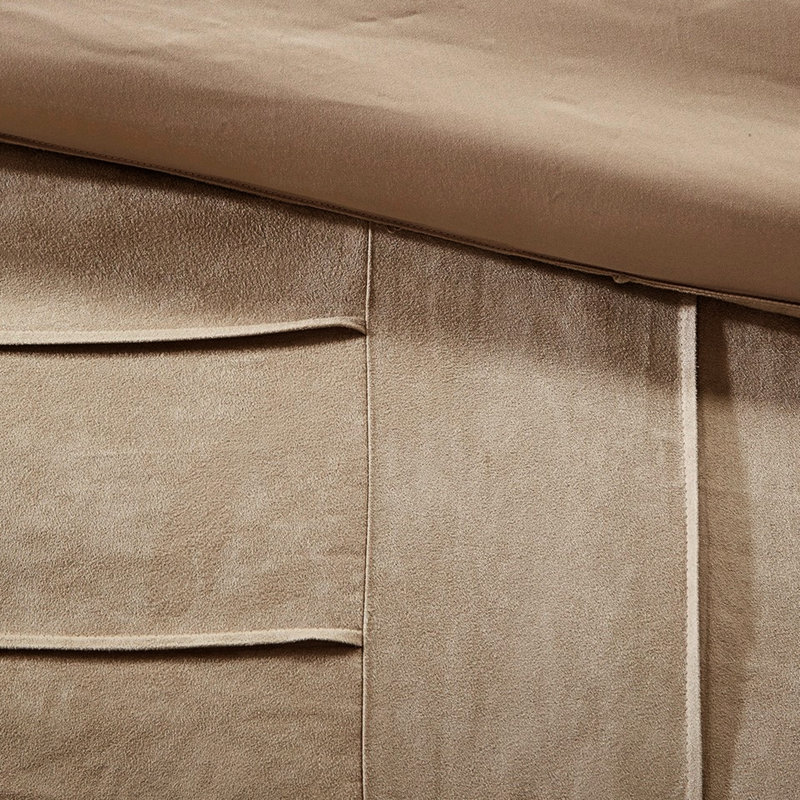 Couette 7 pièces en faux suède beige King - Garnissage resplendissant et oreillers attrayants - Ensemble grandiose et élégant