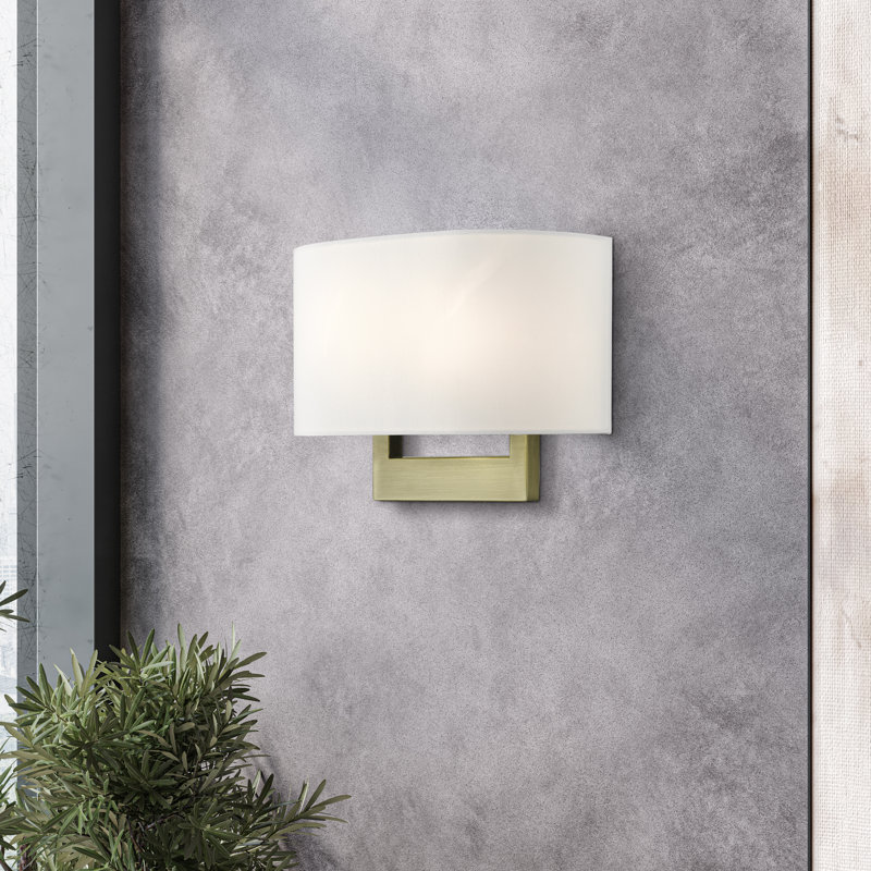 Applique murale en acier Rakhee, Laiton antique, Blanc, H 9 po x l 13 po x P 3,95 po