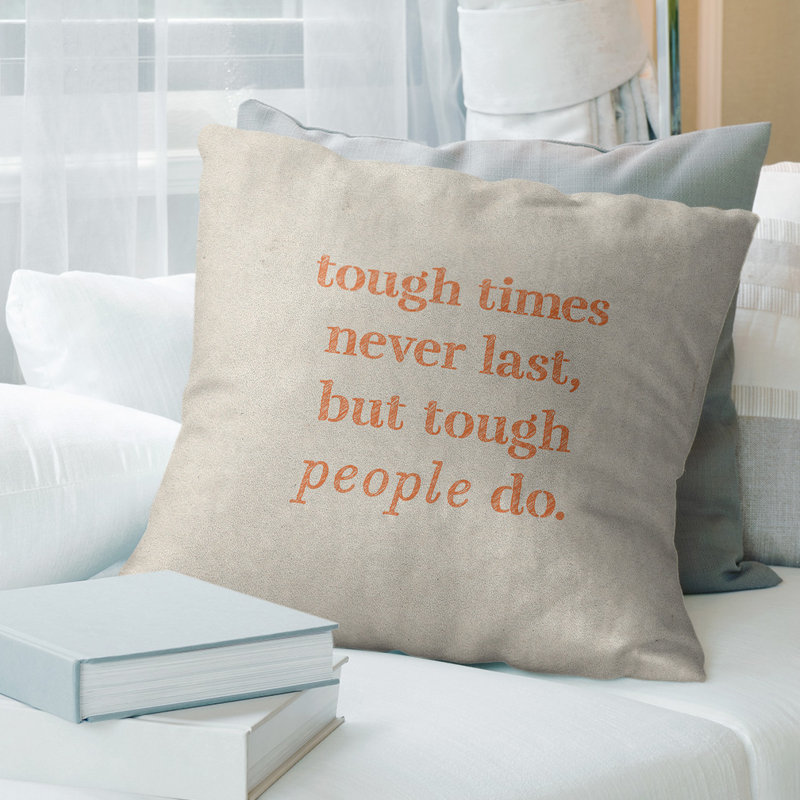 Coussin Handwritten Tough Times, 18 po x 18 po, Blanc / Orange, Pas de remplissage