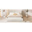 Grand lit rembourré en velours beige, structure solide et stable pour une chambre à coucher de longue durée et paisible, plateforme offrant un sommeil élégant-868125979