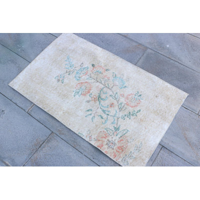 Small Luxury Turkish Vintage Oushak Rug - Beige Wool Area Mat for Entry or Bath