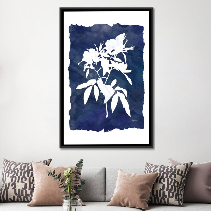 «Indigo Botanical I», impression sur toile, H 26 po x l 18 po x P 1,5 po, Toile encadrée noire, Pas de tapis
