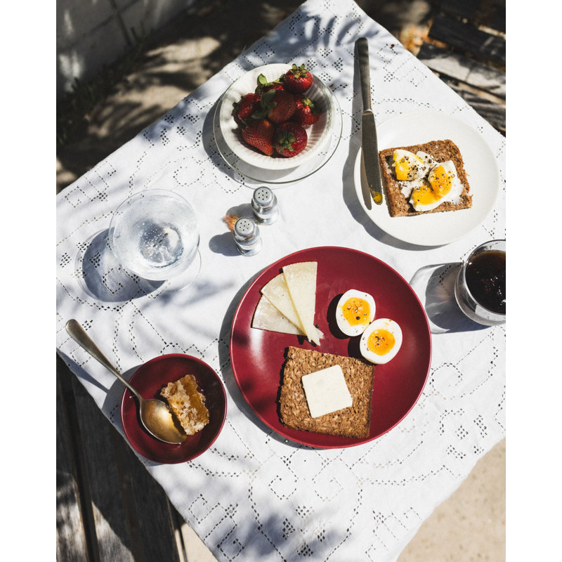 The Core 16-Piece Ceramic Dinnerware Set, Red