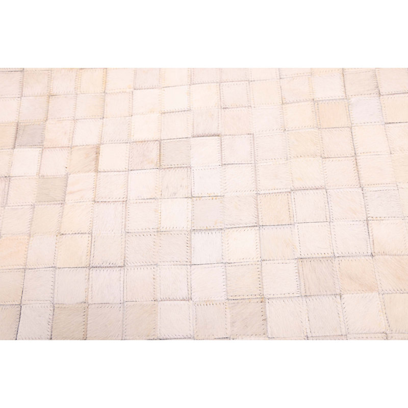 Tapis ivoire en patchwork de vache 5 pi 0 po x 5 pi 0 po