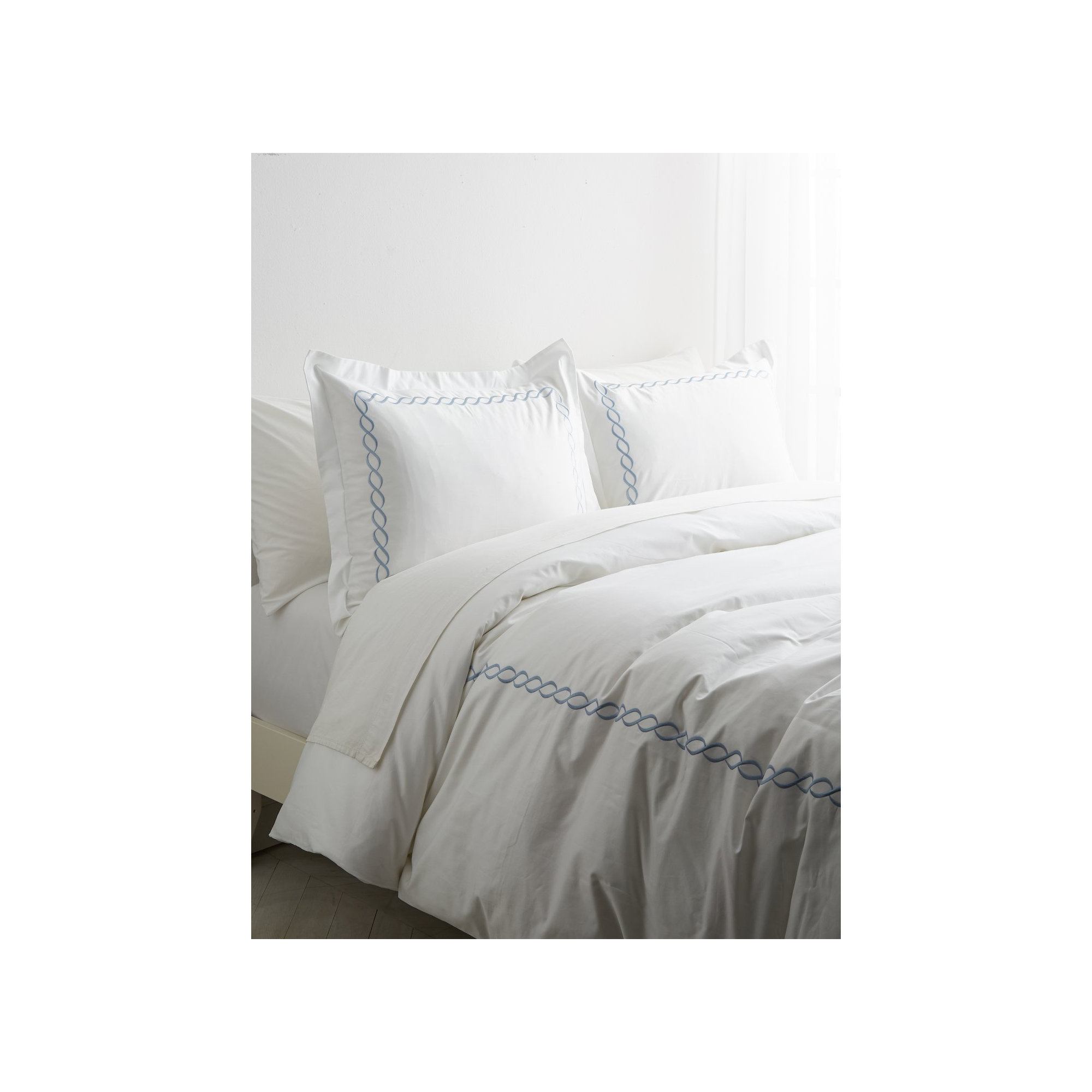 Avellana Sateen Duvet Cover Set, King Duvet Cover + 2 King Shams, Blue/White