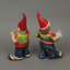 Ensemble de statue de jardin d'extérieur en résine résistant aux intempéries et gnarley gnome Decasanova, teinture par nœuds multicolore - 8,25 pouces de hauteur