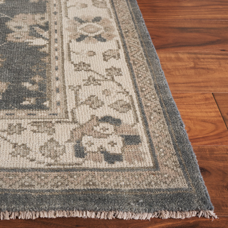 Sivas Hand-Knotted Gray/Ivory Area Rug, Rectangle 6' x 9'