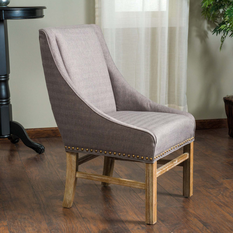 Chaise rembourrée classique, parfaite pour les restaurants et les cuisines
