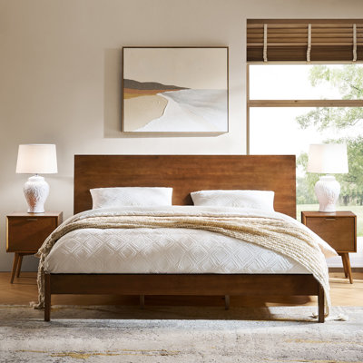Ensemble de chambre à coucher avec station de charge intégrée Mid-Century Boneva avec lit en bois massif et tables de chevet