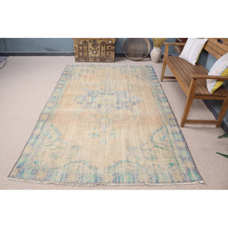 Élégant tapis turc rétro bleu et beige à motif unique noué à la main, parfait pour tout décor
