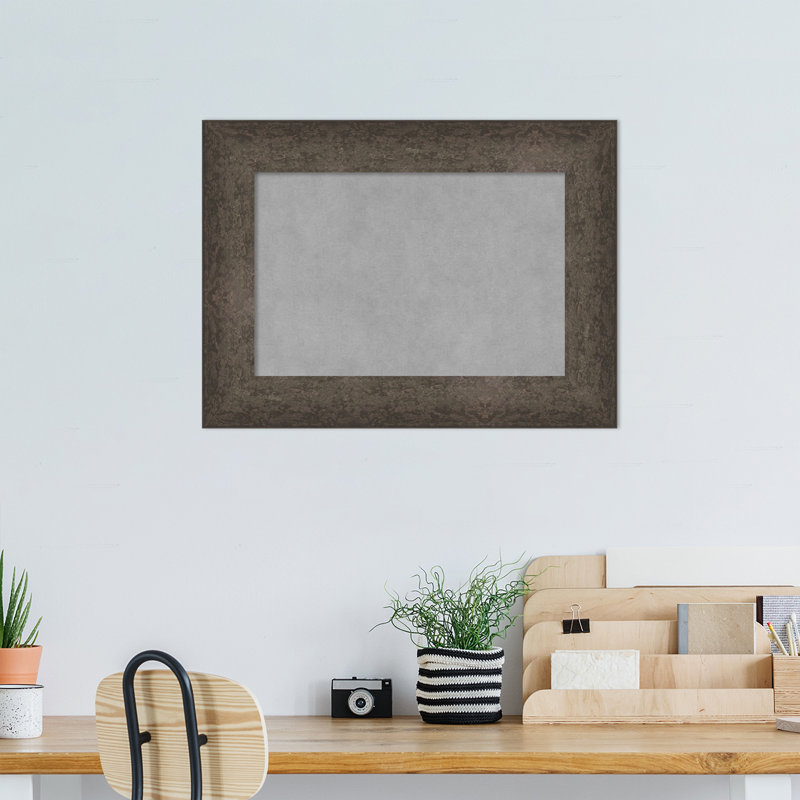 Tableau magnétique encadré bronze tacheté clair, H 17 po x l 23 po