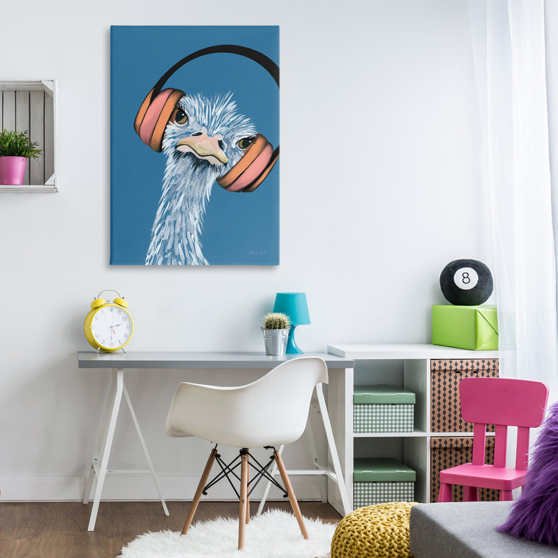 Toile d'autruche avec casque d'écoute par Yvette St. Amant, H 45 po x l 30 po