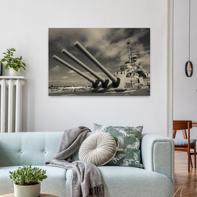 «World War 2-Era Battleship Uss Alabama 16 in Cannon At Battleship Memorial Park Mobile Alabama USA», art contemporain, architecture de paysage