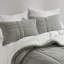 Très grand lit très tendance, simili gris et textiles, 100% extérieur à l'arrière, rembourrage-121327431