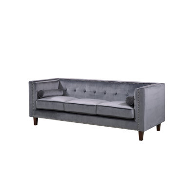 Canapé Chesterfield à boutons capitonné 3 places avec accoudoirs carrés en velours avec garniture cloutée et traversins gris