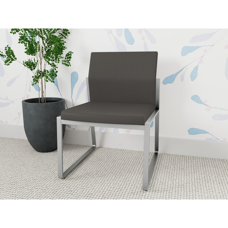 Chaise d'invité sans accoudoirs Gansett, Argent, Tissu graphite Open House