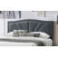 Lit monobloc de style vintage moderne, en toile de jute brune, avec garniture cloutée.-1259536092-1259536089