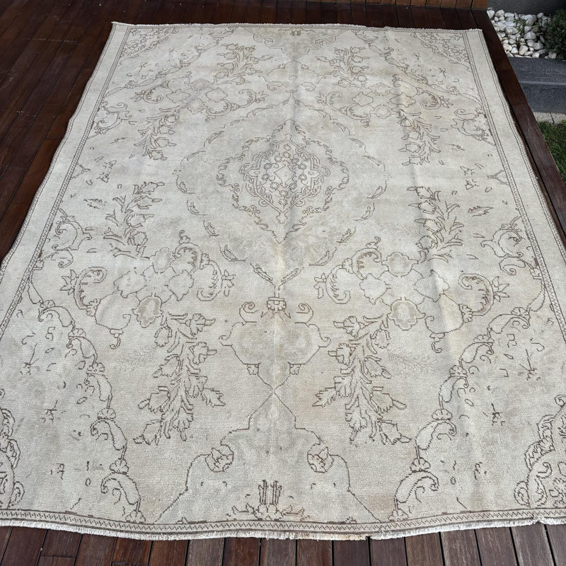 Grand tapis turc Oushak dans des tons beiges neutres parfaits pour enrichir les décorations de salon avec un savoir-faire traditionnel en laine