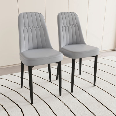 Un ensemble de 2 chaises de salle à manger, de style moderne, fabriquées en cuir de polyuréthane de haute qualité avec des coussins moelleux épais, des pieds de cuisine en métal noir et des chaises de salle à manger (gris)