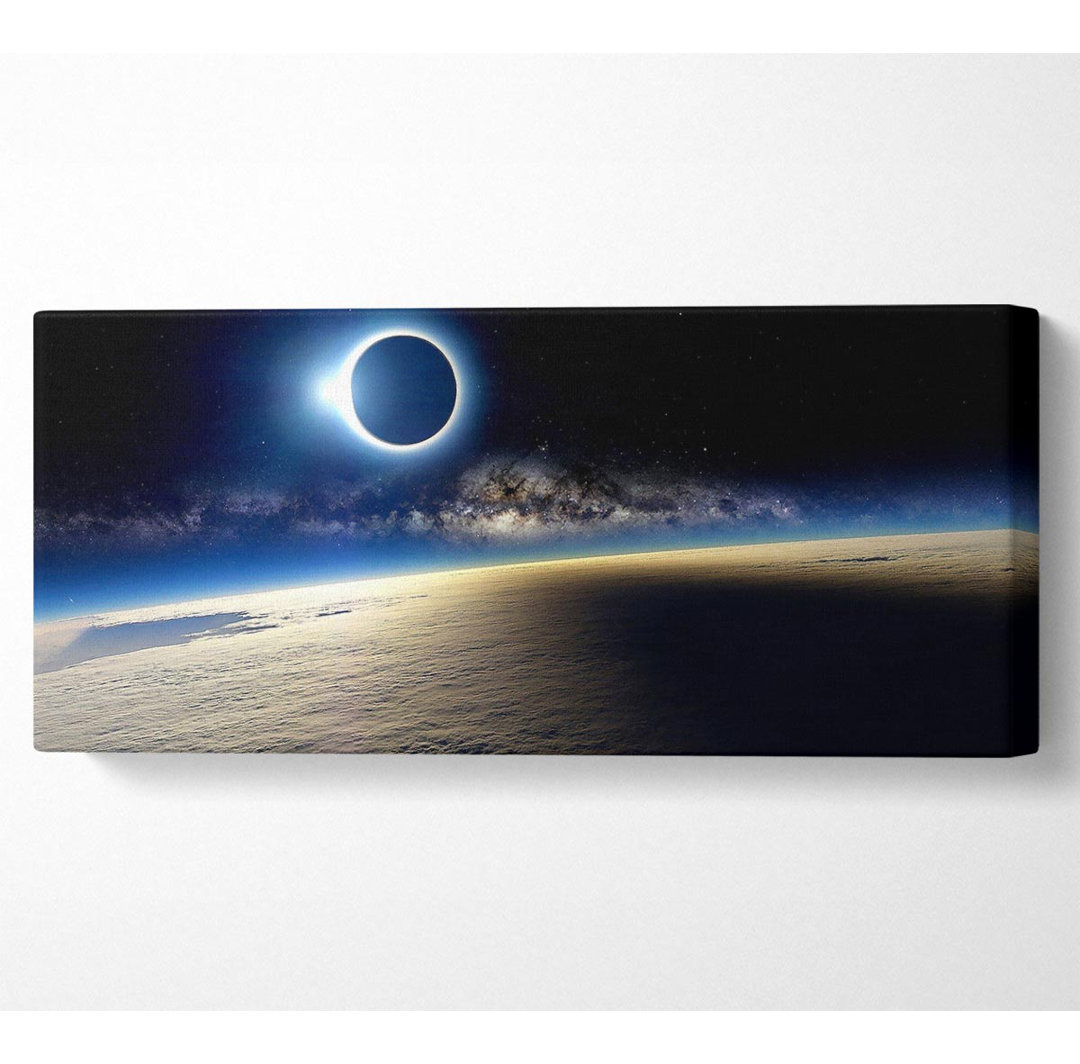 Sonnenfinsternis aus dem Weltraum - Panorama-Kunstdrucke auf Leinwand