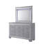 Commode moderne à neuf tiroirs avec détails en faux cristal et miroir biseauté, quincaillerie chromée pour un rangement élégant