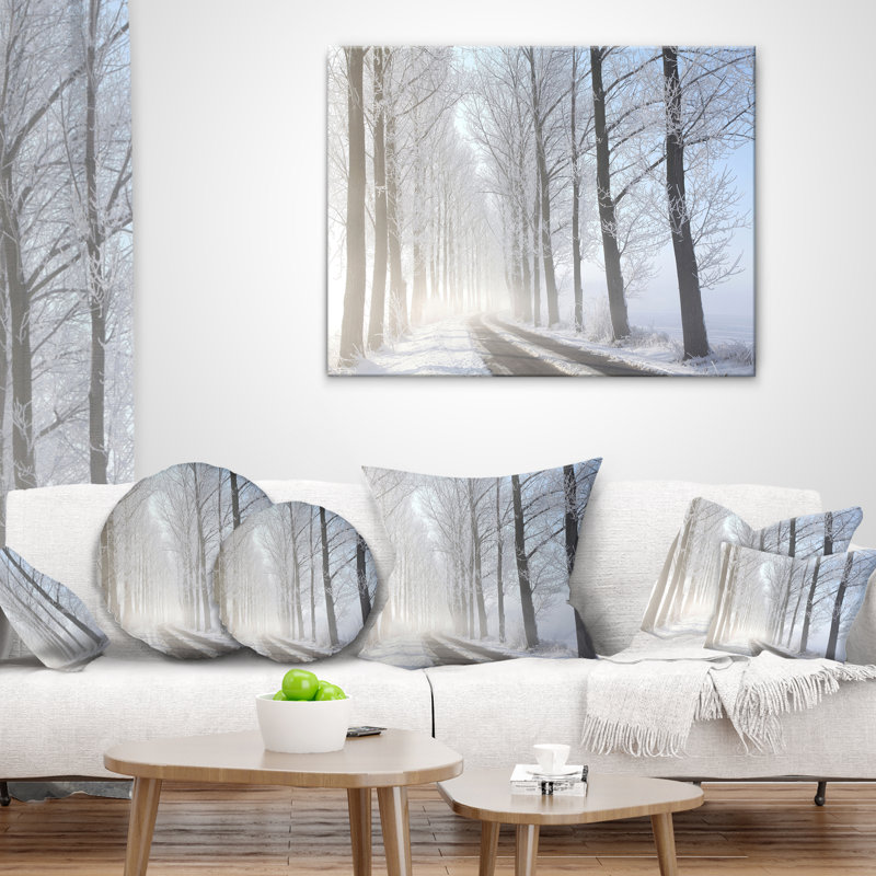 Winter Winter Road on Misty Morning - oreiller imprimé forêt, 16 po x 1 po, Coussin décoratif