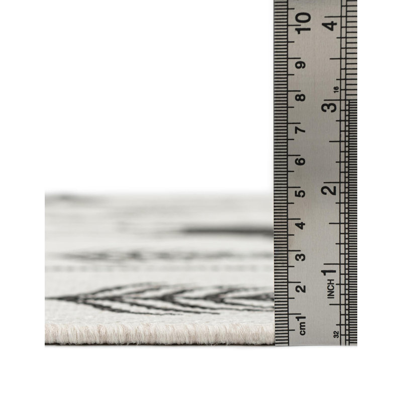 The Holiday Aisle Kareema Indoor/Outdoor Area Rug, Rectangle 7'10" x 10'
