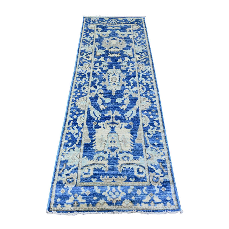 Tapis unique 2 pi 7 po x 7 pi 10 po Baranof