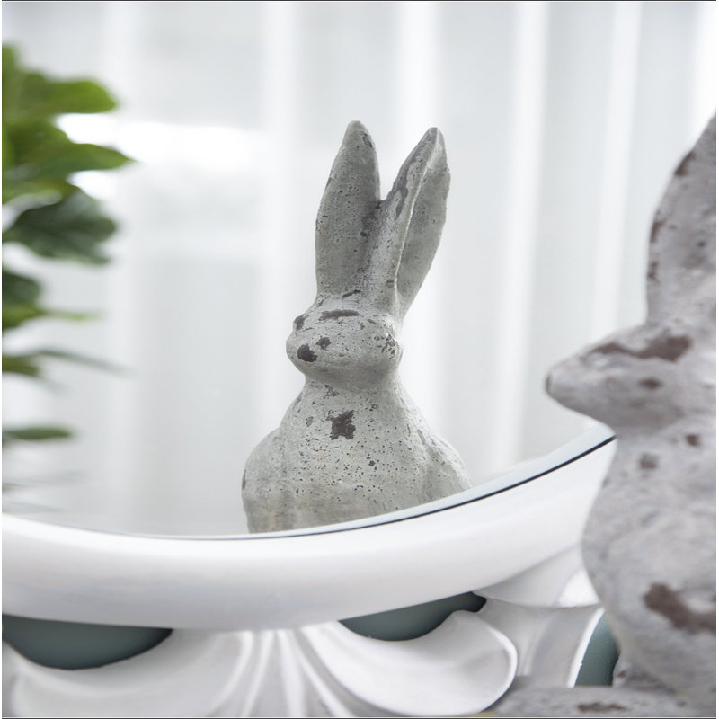 Statue de lapin en ciment patiné