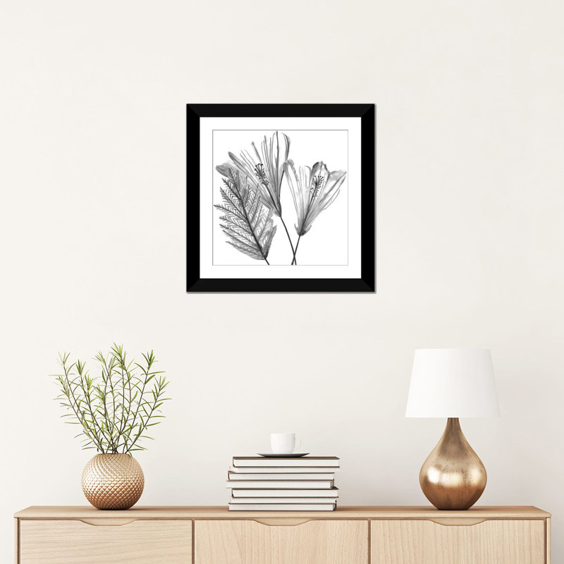 « floral silhouette ii », impression sur toile, H 16 po x l 16 po x P 1 po, Papier d'art encadré noir
