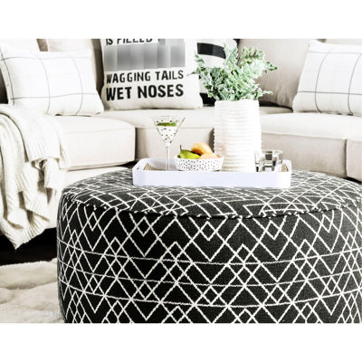 Rond à finition noire avec design contemporain et bordure à passepoil, 39 po de largeur, 18 po de hauteur, motif géométrique, tissu en bois massif, 1 pièce incluse, installation facile avec revêtement de style L 39 po x l 39 po x H 18 po