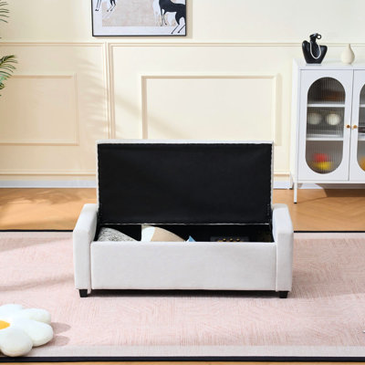 Banc de chambre beige de 48 pouces avec rangement, tissu d'ameublement en faux lin, accoudoirs, design américain, siège carré mi-moelleux interne, capitonnage à boutons, structure en bois, pieds en caoutchouc noir pour le salon,