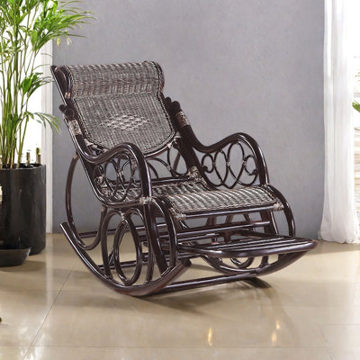Chaise berçante en rotin avec pédale rétractable