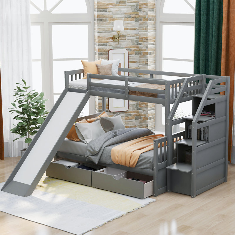Lit simple superposé au dessus d'un lit double avec tiroirs, rangement et glissière, multifonction, gris