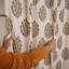 Rideau en lin gris et moutarde à motif floral imprimé à la main Guldasta-779351960