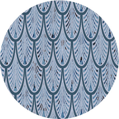 Tapis bleu à motif géométrique
