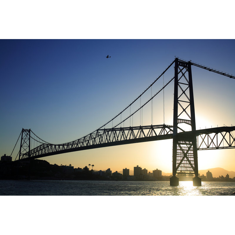 Grand pont suspendu, H 8 po x l 12 po
