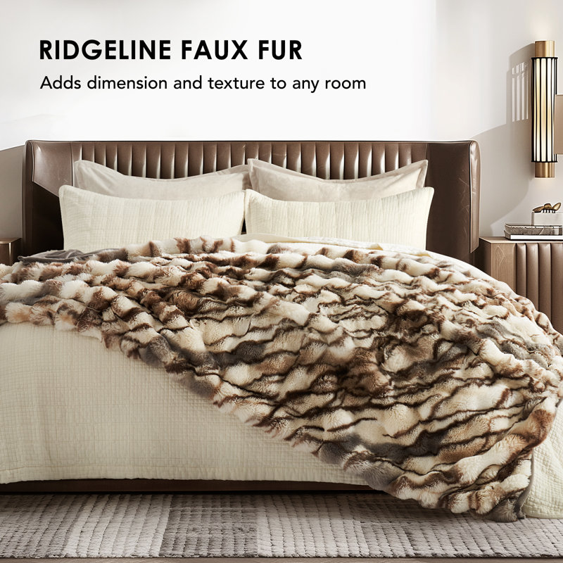 Jeté en fausse fourrure Ridgeline, L 80 po x l 60 po, Beige / marbre gris