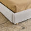 Lits modernes spacieux avec rangement, revêtement en bois aggloméré beige