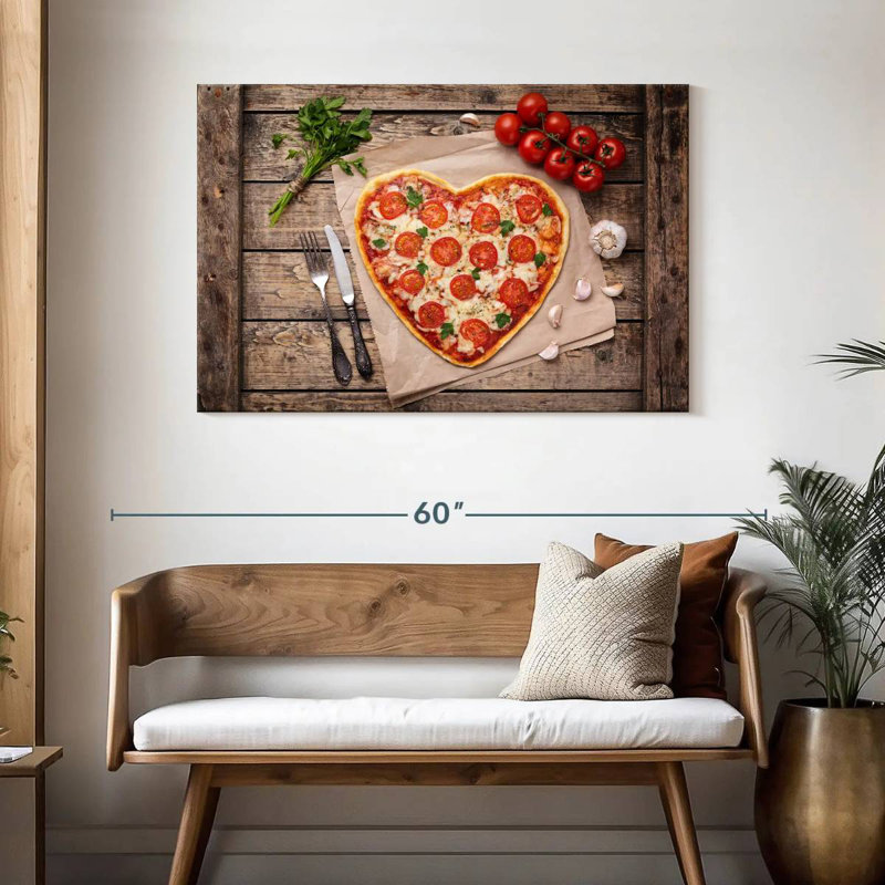 Yarlin, pizza en forme de cœur, H 30 po x l 45 po