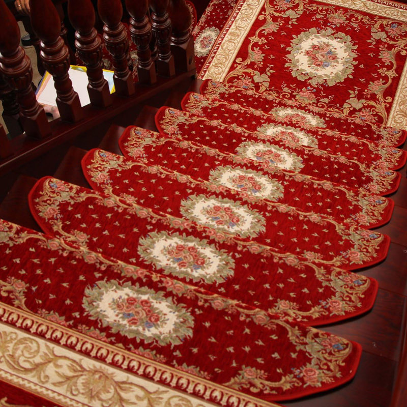 Tapis d'escalier floral rouge / or, Demi-cercle 0,75 pi x 2 pi 1 po
