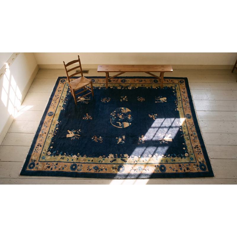 Tapis antique chinois à motif floral et médaillon bleu des années 1920